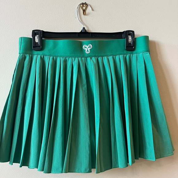 TnAction Green Skater Mini Skirt - Picture 2 of 4